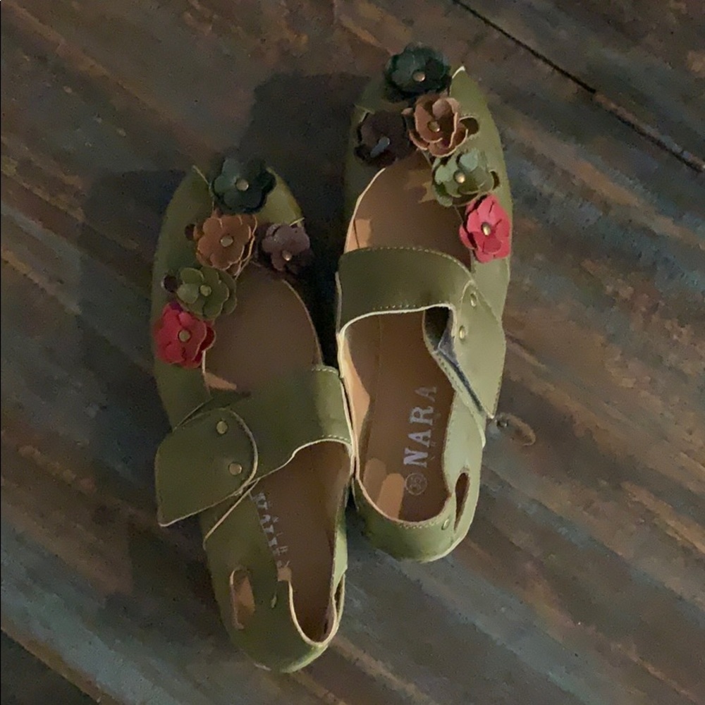 Nara Olive Colored Shoe